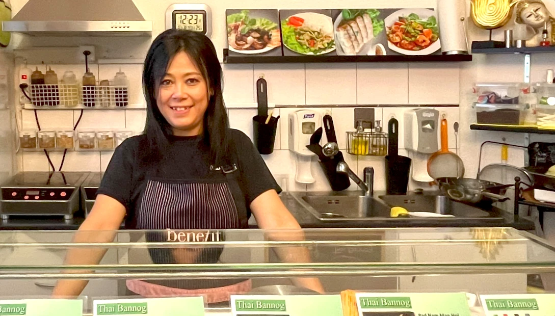Banner Thai Bannog:Theke mit Bedienung
